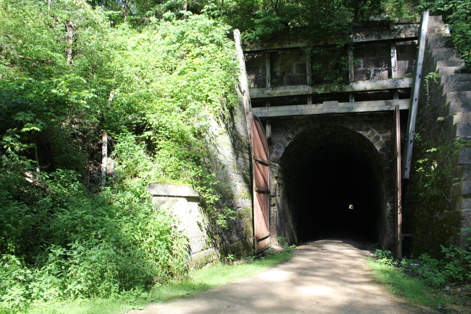 Northwest wing wall